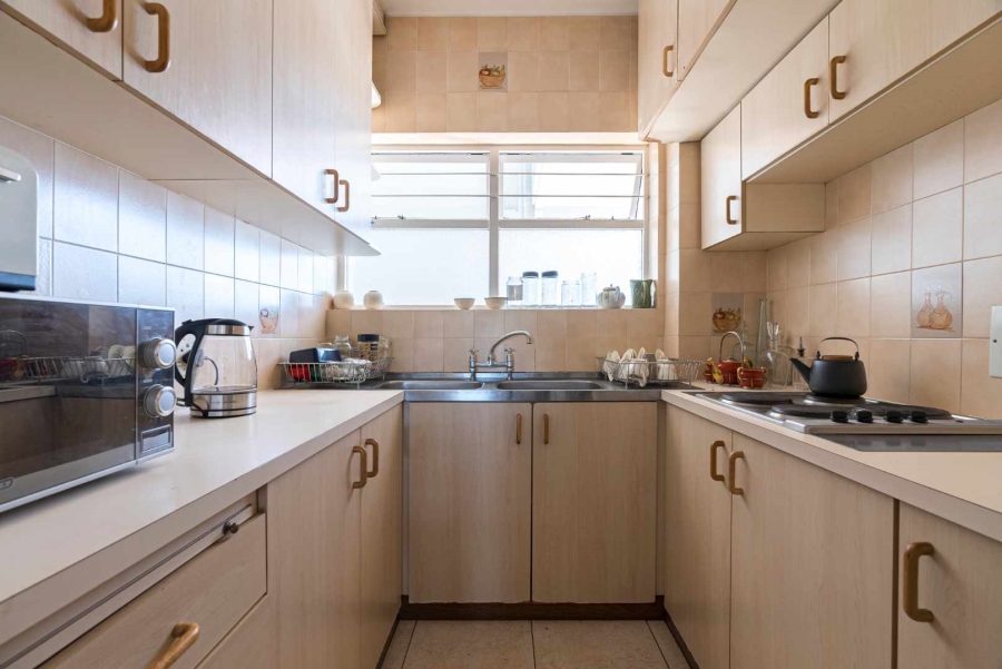 To Let 2 Bedroom Property for Rent in Sea Point Western Cape